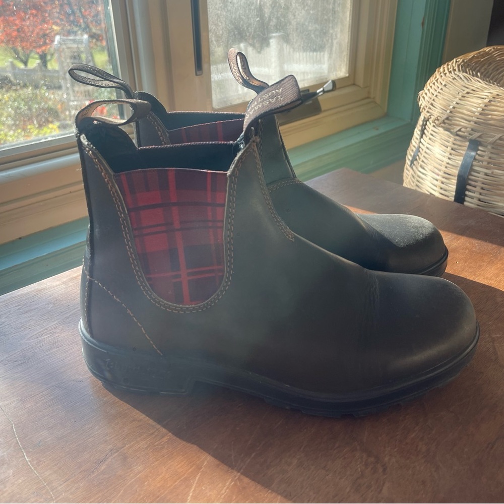 Blundstone Black and Red Ankle Boots